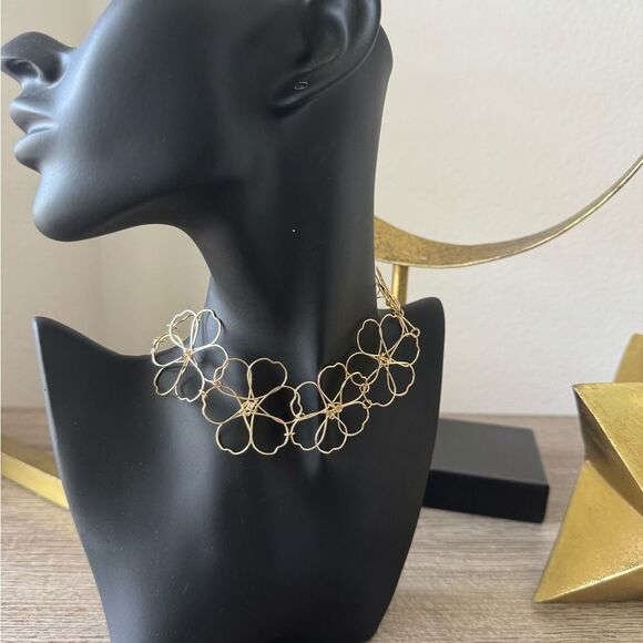 Elegant Gold Floral Necklace A1335 - Picture 4 of 4